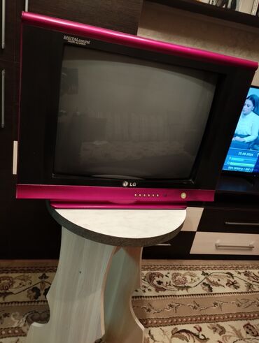 большие телевизоры: LG работает отлично + новый столик= 2800т. можно по отдельности. есть