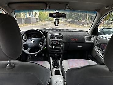 Транспорт: Toyota Avensis: 1999 г., 1.6 л, Механика, Бензин, Седан — 8