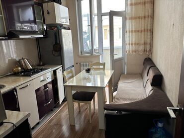 аренда 1 комнатной квартиры: Mənzil qonaq otağı və mətbəxi birləşdirən ümumi sahəyə malikdir