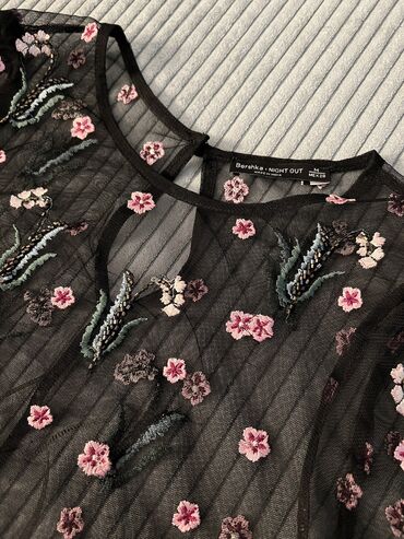 bluze sa puf rukavima: Bershka, S (EU 36), Floral, color - Black