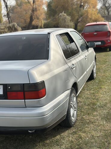 Volkswagen: Volkswagen Vento: 1996 г., 1.8 л, Механика, Бензин, Седан — 8