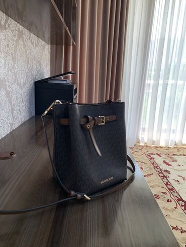 тактические сумки: Классическая сумка, Michael Kors, Материал: Натуральная кожа, Регулируемый ремень, Женские