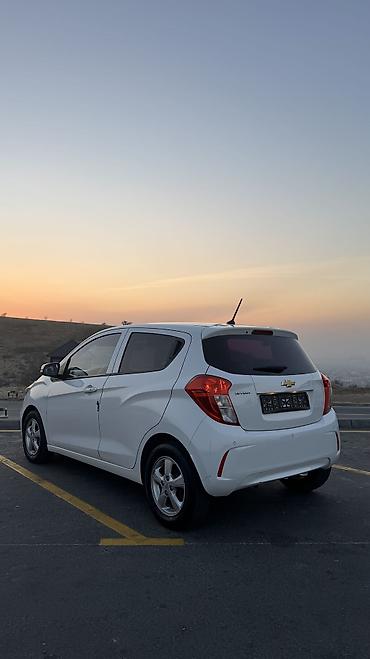 Транспорт: Chevrolet Spark: 2018 г., 1 л, Вариатор, Бензин, Седан — 2