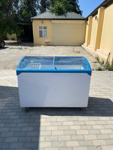 dondurma vafli: Стеклянный морозильник