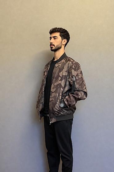 brend kurtka: Bershka gödəkcə kişi üçün: • 160-175 boy üçün daha uyğundu • — 2