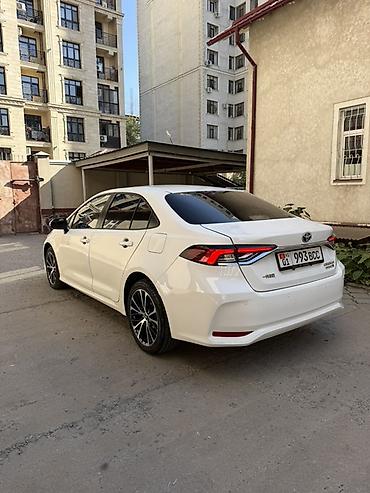 rd 1: Toyota Corolla: 2022 г., 1.8 л, Вариатор, Гибрид, Седан — 2
