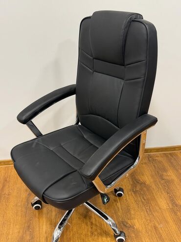 Ofis və oyun kresloları: Yeni, Təkərli, Qolları tənzimlənir, Dəri — 13
