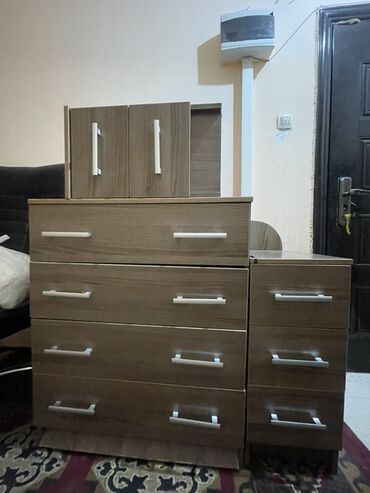 пластиковые тумбочки с ящиками: Комод для одежды, Б/у, Без зеркала, ЛДСП, цвет - Коричневый