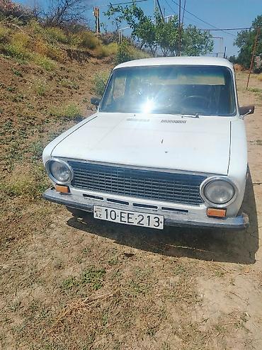азербайджан авто: VAZ 2101 klassik sedan avtomobil. Ağ rəngdə kuzova malikdir — 2