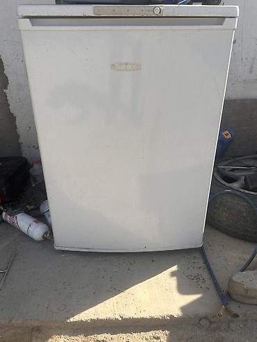 mini refrigerator: Холодильный шкаф настольный (мини-бар/витрина) - Компактный — 1