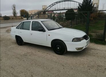 Daewoo: Daewoo Nexia: 1.5 l | 2010 il Sedan — 3