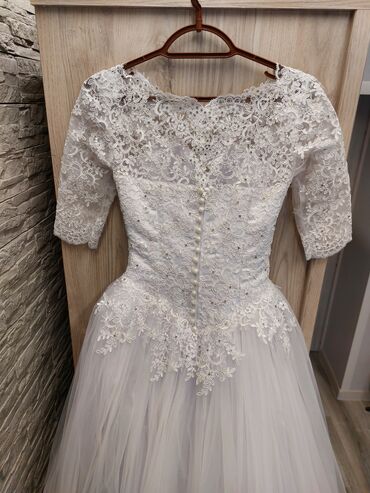 свадебная фата: Шикарное свадебное платье для золушки,маленький размер(42-44),одевали