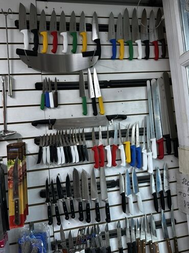 японские кухонные ножи: Профессиональные кухонные ножи и аксессуары Ассортимент: - Шеф-ножи