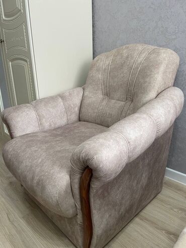 мягкая мебель в зал: Классическое кресло, Для зала, Б/у