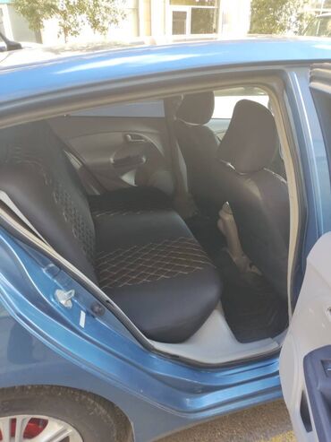 Honda: Honda Insight: 1.3 l | 2010 il — 9