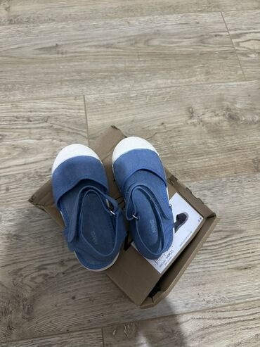 Mercedes-Benz: Uşaq üçün mavi rəngli sandal/espadril tipli ayaqqabı - Brend: MNG