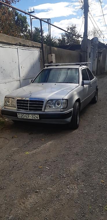 mercedes 208 d: Mercedes-Benz 220: 2.2 l | 1994 il Sedan — 4