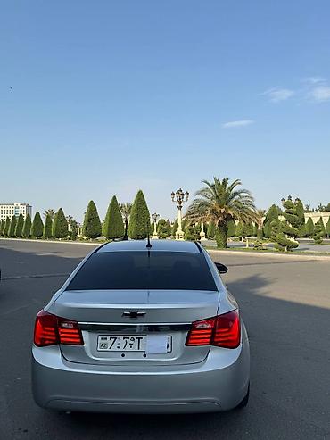 011 sekilleri: Chevrolet Cruze sedan – gümüşü rəngdə, şəhər və tras üçün praktik və — 10