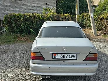 Продажа авто: Mercedes-Benz E-Class: 1993 г., Механика, Бензин, Седан — 8