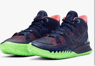 Кроссовки и спортивная обувь: Продаю баскетбольные кроссовки Nike Kyrie 7. В отличном