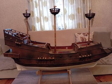 Gəmi modelləri: Taxta maket gəmi – 17-ci əsr tipli üç dirəkli yelkənli kalyon - — 11
