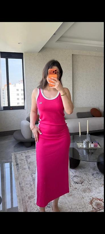 lacoste köynək: Qadın paltarının təsviri: - Model: Atlet kəsimli, bədənə oturan uzun — 1