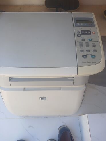 Серверы: HP brendinə məxsus bu printer ağ və boz rənglərin kombinasiyasında
