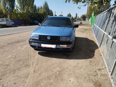 Volkswagen Vento: 1993 г., 1.8 л, Механика, Бензин, Седан