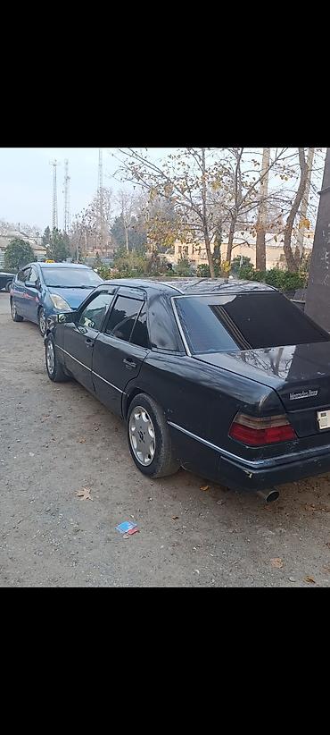 ef 10 bmw: Mercedes-Benz E 260: 2.6 l | 1989 il Sedan — 2