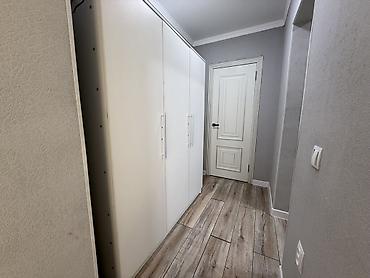 Продажа полдома: Продается двух этажный дом 🏡 Понарамные окна 🪟 250кв 📐 На первом — 21