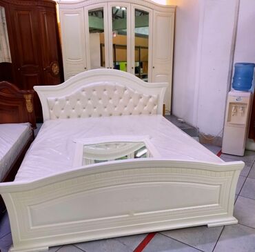 корпусной мебель: Спальный гарнитур, Двуспальная кровать, Шкаф, Комод, цвет - Белый, Б/у