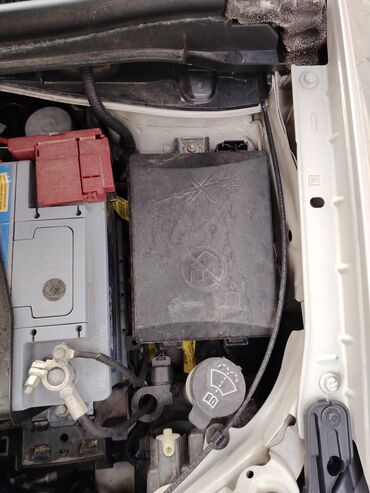 Chevrolet: Chevrolet Aveo sedan – ağ rəng Model xüsusiyyətləri: - Korpus: 4 — 10