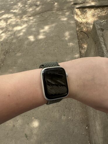 jack 6 3: Продам apple watch 8 45mm в комплекте зарядка коробка и 2 ремешка