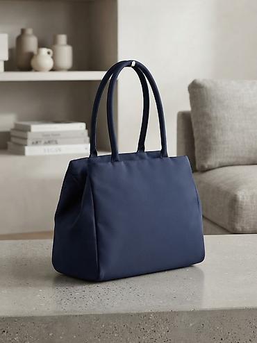 gucci kais zenski: Elegantna ženska torba – tamnoplava - Model: tote/šoperska torba sa — 1