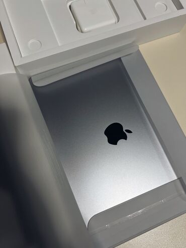 apple macbook pro: Özüm Amerikadan gətirmişəm, tam yeni vəziyyətdədir, sadəcə qutusu