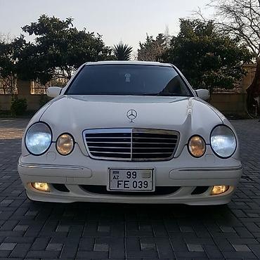 Mercedes-Benz: Mercedes-Benz E-Class (W210) sedan – ağ rəng. Xüsusiyyətlər: - Kuzov — 1