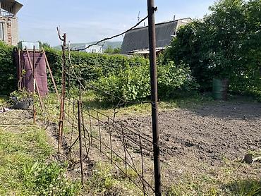 Продажа коттеджей и домов: Продаётся дом с участком в зелёном, тихом месте. Основные — 4