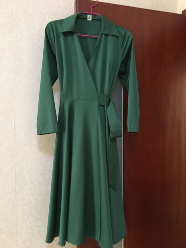 зеленые платья: Повседневное платье, Атлас, M (EU 38)