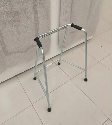 Yerimək üçün arabalar, çəliklər, əsalar, rollatorlar: Xadok xadinok hadok çatdırılma var ünvana yenidir Volker wolker. esa