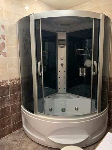 Duş kabinaları, arakəsmələr: Hamam otağı üçün yeni, heç istifadə olunmamış Jacuzzi kabina. Qiyməti