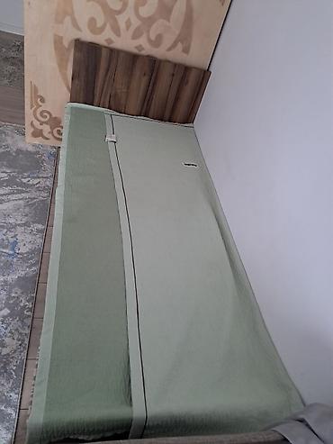 bed sheets: Односпальная кровать с мягким изголовьем и наматрасником - — 1