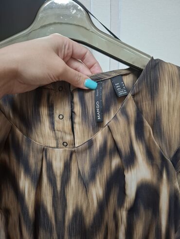 Köynək və bluzalar: Vərəqləyin. Bluzka baha alınıb 2 dəfə geyilib.M-L uyğun 12 — 11