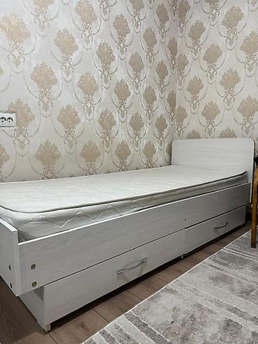 Односпальные кровати: Односпальная кровать с матрасом и выдвижными ящиками. Ширина 84/длина — 1