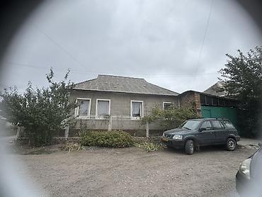 Продажа коттеджей и домов: Продается дом в Бишкеке в районе красный строитель. Участок 4 сотки — 11