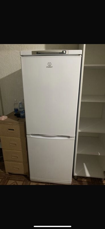 бочка холодильник: Холодильник Indesit, Б/у, Двухкамерный