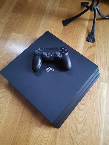 PS4 (Sony Playstation 4): PlayStation 4 PRO 1TB u odlicnom stanju - kao NOVO! ! ! Moguca na lalafo.rs — 1 PS4 (Sony Playstation 4): PlayStation 4 PRO 1TB u odlicnom stanju - kao NOVO! ! ! Moguca — 1