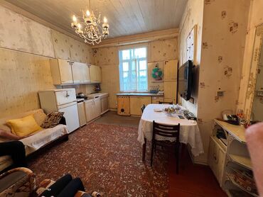 Həyət evləri və villaların satışı: Geniş, klassik üslubda interyerə malik ev məkanı Xüsusiyyətlər: - — 9