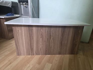 Vitrin. hundurluyu 48 sm eni 50 sm uzunlugu 1 m. 3 eded var