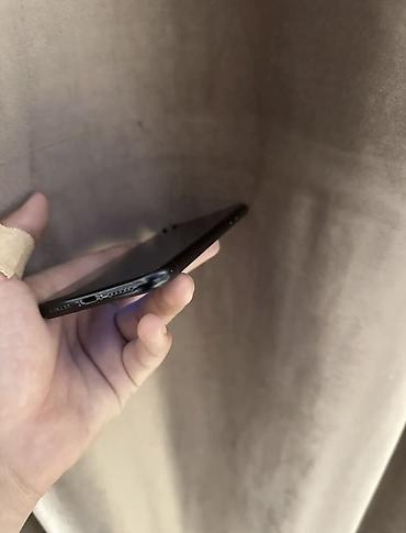iphone 5 plus: IPhone XR, черный цвет - Экран 6.1" Liquid Retina (IPS), True Tone — 4