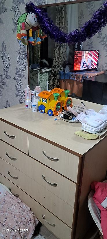 комод распродажа: Комод для одежды, Б/у, С зеркалом, цвет - Бежевый, Самовывоз — 1